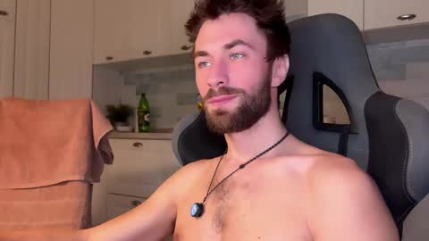 Snapshot of hey_arnold chatting on 02-08-26, 09:18 Arnold online show from 02-08-26, 09:18