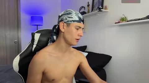 Snapshot of hey_cesard chatting on 10-17-25, 03:25 hey_cesard online show from 10-17-25, 03:25