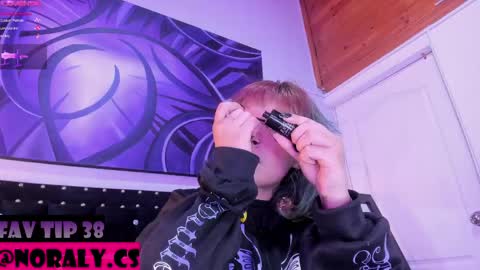 Snapshot of hey_noraly chatting on 05-07-26, 08:42 Noraly online show from 05-07-26, 08:42