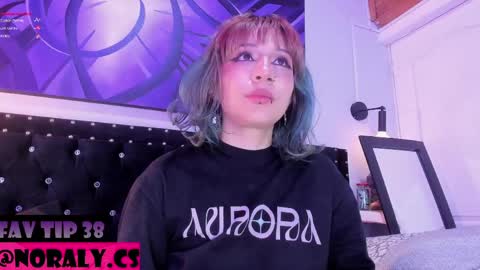 Snapshot of hey_noraly chatting on 05-10-26, 04:17 Noraly online show from 05-10-26, 04:17