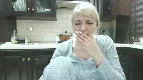 Snapshot of heyheygrey chatting on 05-20-26, 02:23 Heyheygrey online show from 05-20-26, 02:23