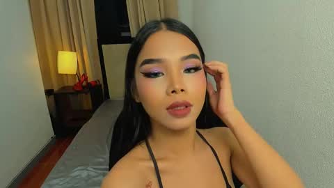Snapshot of heyitsafira chatting on 05-31-26, 06:42 SAFIRA 3 online show from 05-31-26, 06:42