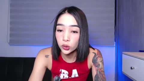 Laura online show from 05-26-26, 01:23