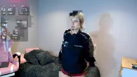 Snapshot of hi_scarlett chatting on 02-03-25, 12:14 hi_scarlett online show from 02-03-25, 12:14