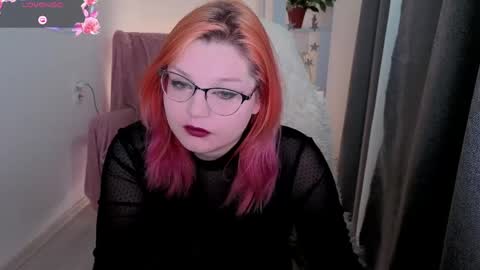 Snapshot of hiddencharmm chatting on 05-18-26, 11:21 hiddencharmm online show from 05-18-26, 11:21