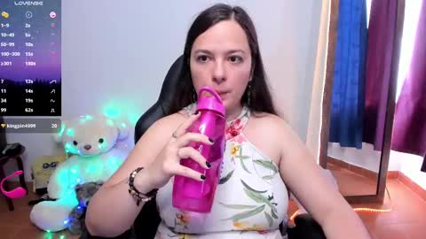 Snapshot of hidianapaola chatting on 02-14-25, 04:52 Diana online show from 02-14-25, 04:52