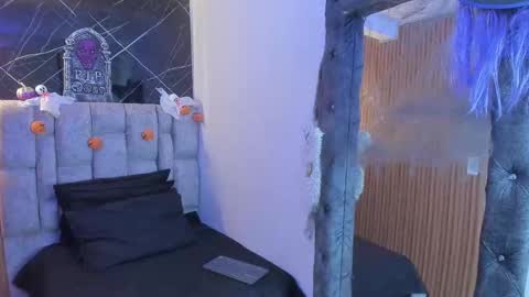 Snapshot of hikaru_dl chatting on 10-31-25, 07:37 hikaru_dl online show from 10-31-25, 07:37