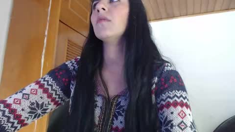 hilaril18 online show from 10-08-25, 02:36