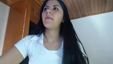 hilaril18 online show from 10-09-25, 02:42