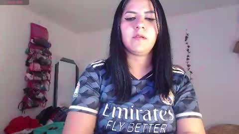 hilaril18 online show from 06-11-26, 02:53