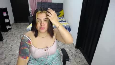 Snapshot of hilary_eva chatting on 02-13-25, 08:55 lia online show from 02-13-25, 08:55