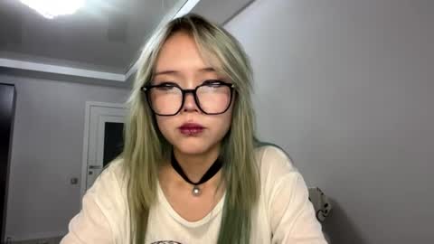 Snapshot of hildegardescore chatting on 07-25-26, 08:12 Kaori online show from 07-25-26, 08:12