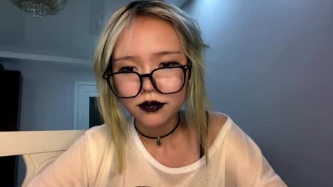 Snapshot of hildegardescore chatting on 07-28-26, 12:48 Kaori online show from 07-28-26, 12:48