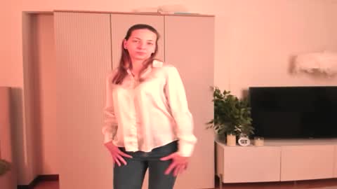 Snapshot of hildegardlerud chatting on 11-21-25, 07:51 Tris online show from 11-21-25, 07:51