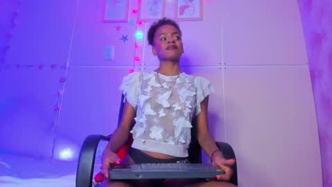Snapshot of hillary_banks__ chatting on 12-21-24, 07:24 Hillary online show from 12-21-24, 07:24