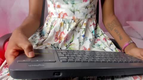 Snapshot of hillary_banks__ chatting on 01-31-25, 04:03 Hillary online show from 01-31-25, 04:03