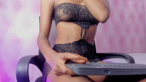 Snapshot of hillary_banks__ chatting on 02-08-25, 03:52 Hillary online show from 02-08-25, 03:52