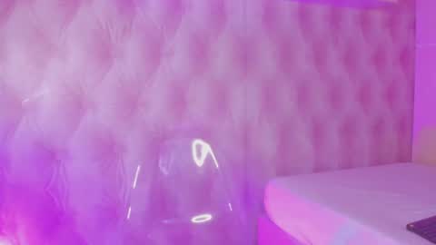 Snapshot of hillary_banks__ chatting on 03-04-25, 06:47 Hillary online show from 03-04-25, 06:47