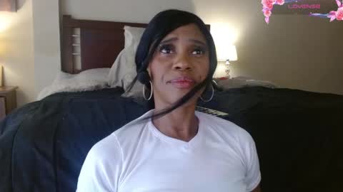 Snapshot of hillary_foox chatting on 05-27-26, 06:27 Hillary online show from 05-27-26, 06:27