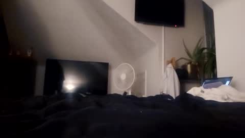 Control my toys on your phone online show from 09-24-25, 02:04