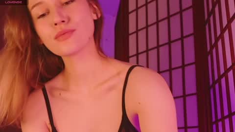 Snapshot of hina_derry_ chatting on 12-25-24, 01:51 Hina online show from 12-25-24, 01:51