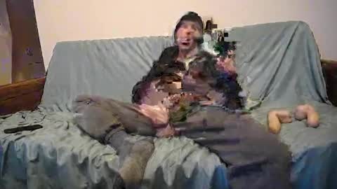 Snapshot of hippiezen chatting on 02-07-25, 06:45 Hippie Jijm online show from 02-07-25, 06:45