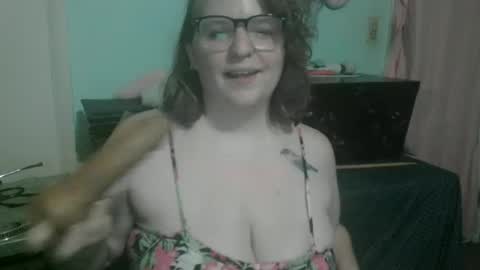 Snapshot of hippybambi chatting on 06-28-26, 03:23 Hippy online show from 06-28-26, 03:23