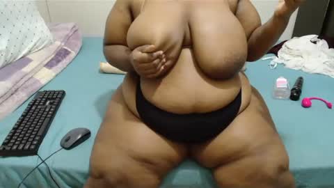 Snapshot of hips2sexy chatting on 12-22-24, 03:22 hips2sexy online show from 12-22-24, 03:22