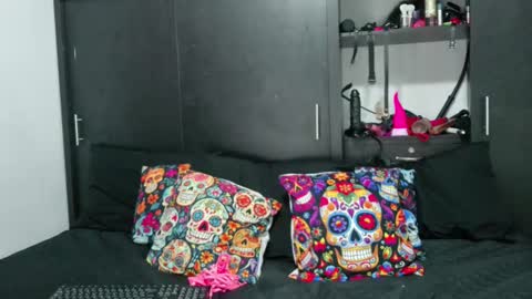 Snapshot of hiromidai chatting on 02-09-25, 10:54 Elizabeth online show from 02-09-25, 10:54