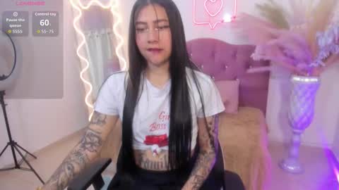 Snapshot of hisis_tay chatting on 10-09-25, 11:52 hisis online show from 10-09-25, 11:52