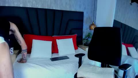 Hisoka online show from 10-31-25, 01:17