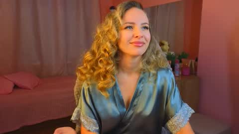 Snapshot of hloya_jons chatting on 09-29-25, 12:05 Ksenia online show from 09-29-25, 12:05