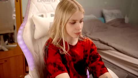Holly online show from 05-27-26, 06:49