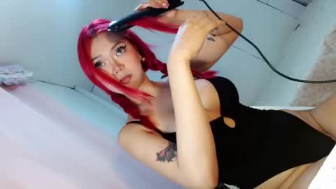 Snapshot of hoelychess chatting on 05-04-26, 01:51 welcome here guys online show from 05-04-26, 01:51
