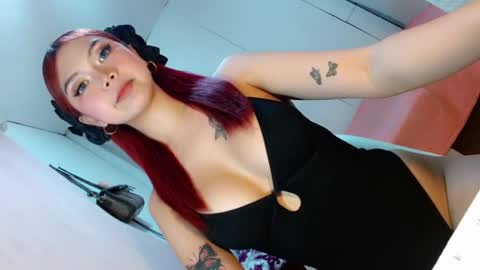 Snapshot of hoelychess chatting on 06-03-26, 02:19 welcome here guys online show from 06-03-26, 02:19