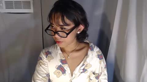 Snapshot of hoelykarrie chatting on 11-14-25, 04:06 Karrie3 online show from 11-14-25, 04:06