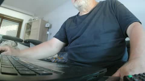 Snapshot of hofnung chatting on 06-27-26, 05:40 hofnung online show from 06-27-26, 05:40