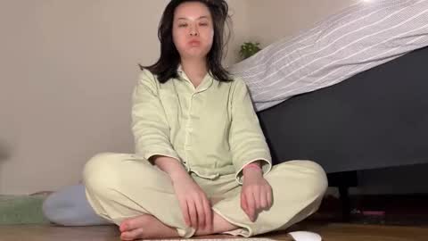 Snapshot of hola_sunflower chatting on 03-17-26, 02:42 amy online show from 03-17-26, 02:42