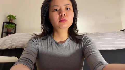 Snapshot of hola_sunflower chatting on 03-28-26, 01:43 amy online show from 03-28-26, 01:43