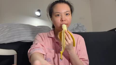 Snapshot of hola_sunflower chatting on 04-11-26, 03:05 amy online show from 04-11-26, 03:05