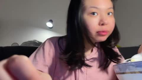 Snapshot of hola_sunflower chatting on 04-17-26, 01:36 amy online show from 04-17-26, 01:36
