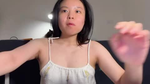 Snapshot of hola_sunflower chatting on 04-19-26, 06:10 amy online show from 04-19-26, 06:10