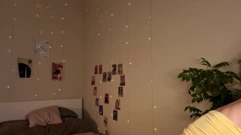 Moni Monica online show from 10-17-25, 08:06