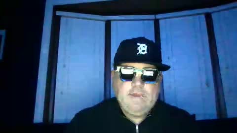 Snapshot of holden_minutz chatting on 11-19-25, 10:04 holden_minutz online show from 11-19-25, 10:04