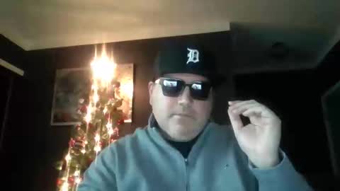 Snapshot of holden_minutz chatting on 12-17-25, 09:04 holden_minutz online show from 12-17-25, 09:04