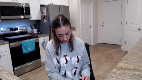 Snapshot of holihurricane chatting on 12-13-24, 04:54 Holi Hurricane online show from 12-13-24, 04:54