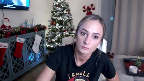 Snapshot of holihurricane chatting on 12-16-24, 03:51 Holi Hurricane online show from 12-16-24, 03:51