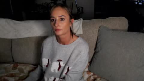 Snapshot of holihurricane chatting on 12-20-24, 04:20 Holi Hurricane online show from 12-20-24, 04:20