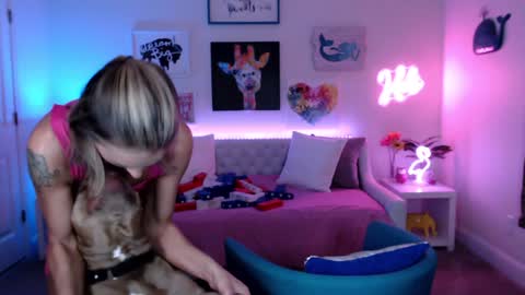 Snapshot of holihurricane chatting on 01-25-25, 04:02 Holi Hurricane online show from 01-25-25, 04:02