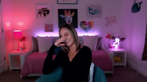 Snapshot of holihurricane chatting on 03-06-25, 03:57 Holi Hurricane online show from 03-06-25, 03:57